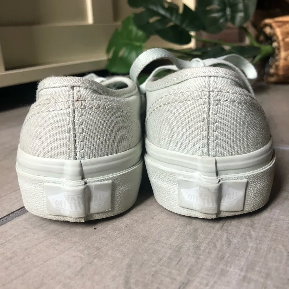Vans off the wall mint green classic lace up sneakers. Size 1